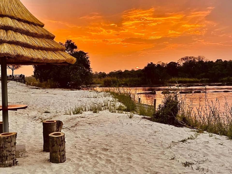 White Sands Lodge Divundu ภายนอก รูปภาพ